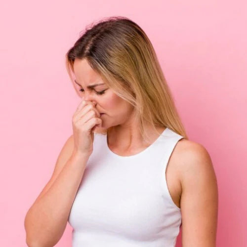 Varför luktar tandtråd dåligt och hur man eliminerar det?